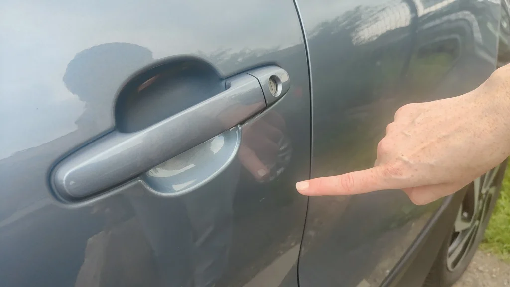 Ci mettiamo a cercare anche il minimo segno sulla carrizzeria